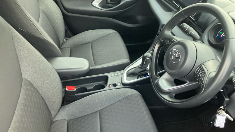 Toyota Yaris 1.5 Hybrid Design 5dr CVT Hybrid Hatchback